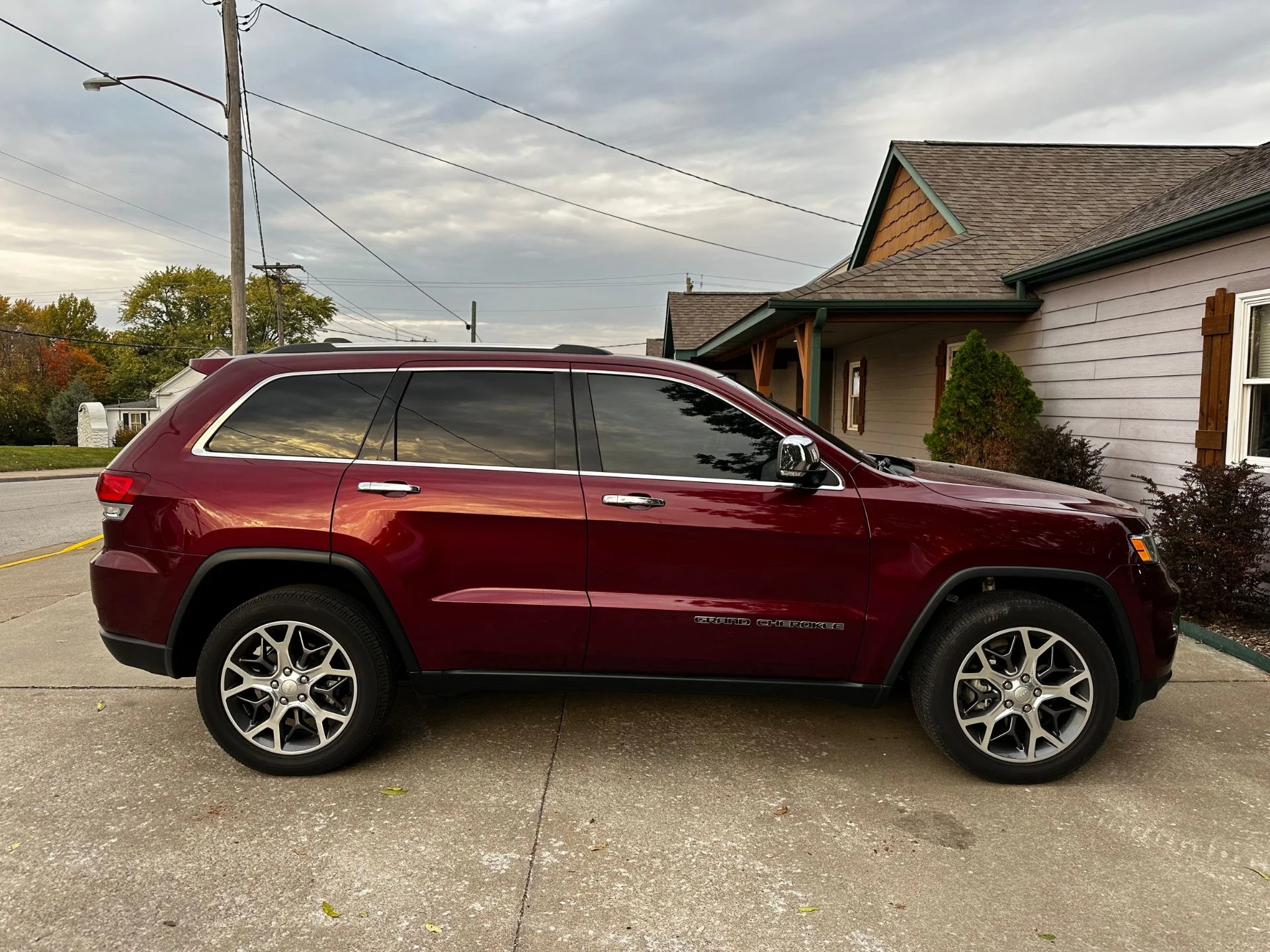 How to Clean Tinted Windows Cloud 9 Tint Studio and Auto Spa in Perryville MO 1